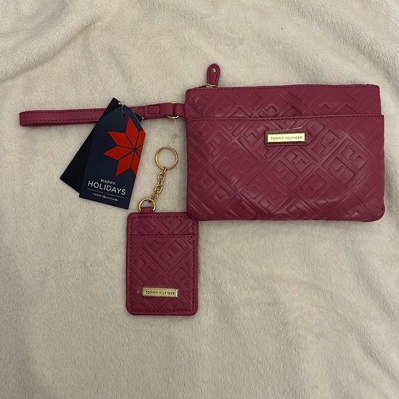 Tommy Hilfiger mauve wristlet and ID case. - Picture 1 of 4